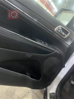 جیپ گراند شیرۆکی